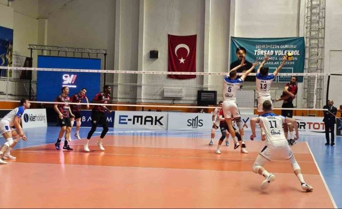 Efeler Ligi: TÜRŞAD: 0 - Halkbank: 3