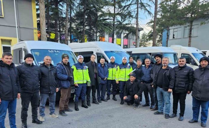 Eğirdir jandarma trafik ekiplerinden okul servis araçlarına denetim