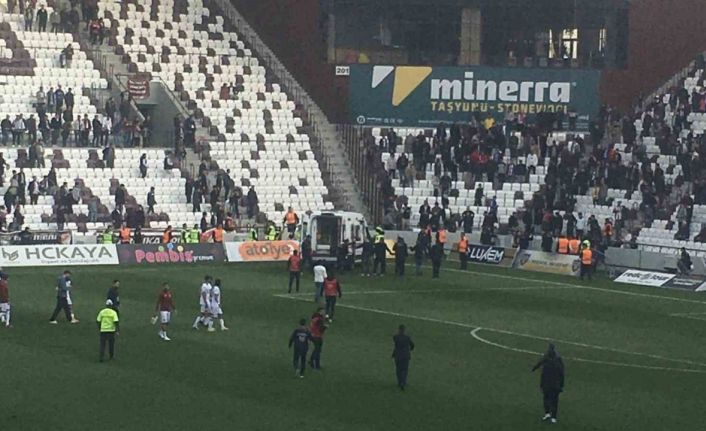 Elazığ Atatürk Stadyumu zemini zarar gördü