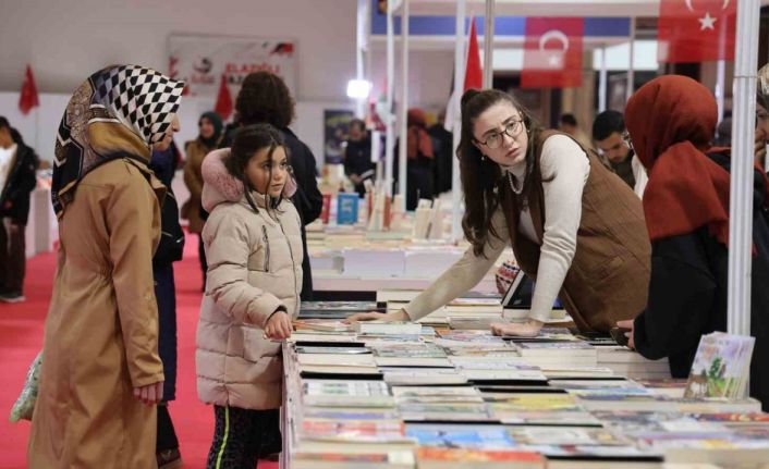 Elazığ Kitap Fuarı’na vatandaşların ilgisi sürüyor