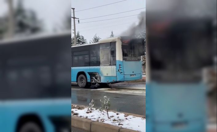 Elazığ’da belediye otobüsü alev aldı, o anlar kamerada