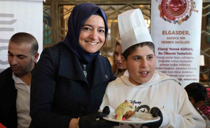 Elazığ’da engelli çocuklar pasta süsledi