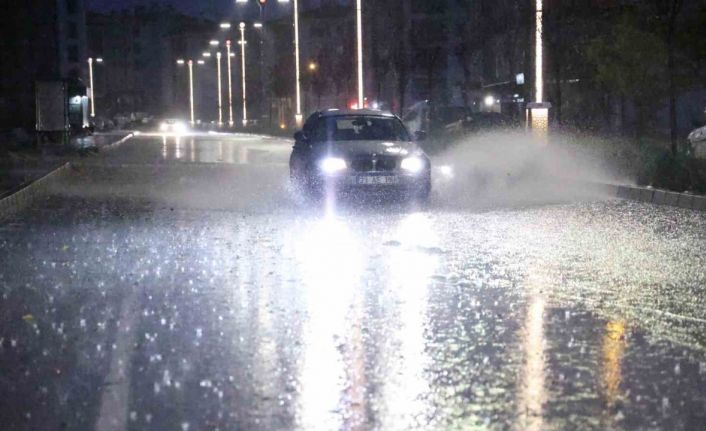 Elazığ’da sağanak yağış etkili oldu