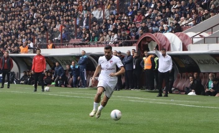 Elazığsporlu Burhan’ın ön çapraz bağı koptu, sezonu kapattı