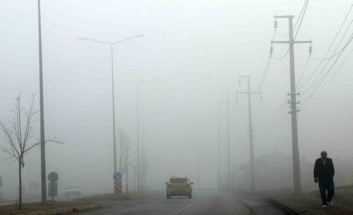 Erzincan’da yoğun sis: Görüş mesafesi 30 metreye kadar düştü