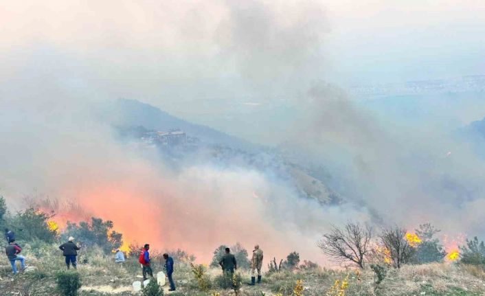 Evlere sıçrayan yangına müdahale için çevre illerden destek istendi