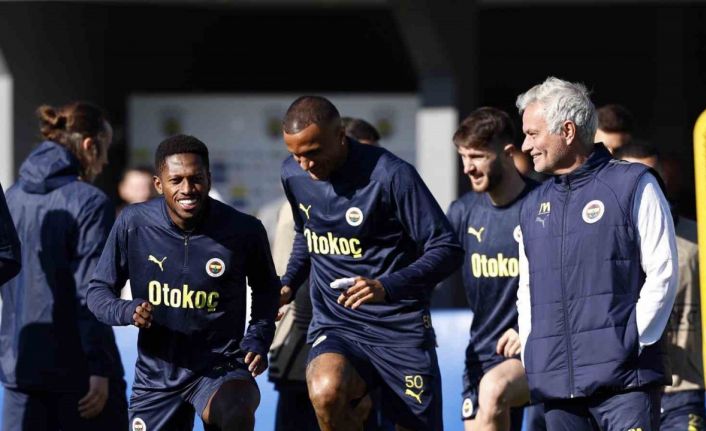 Fenerbahçe’nin AZ Alkmaar maçı kamp kadrosu açıklandı