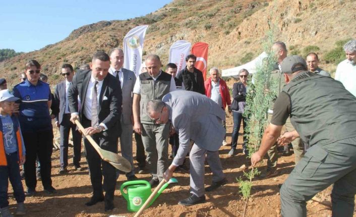 Fethiye’de geleceğe nefes için 5 bin fidan toprakla buluştu