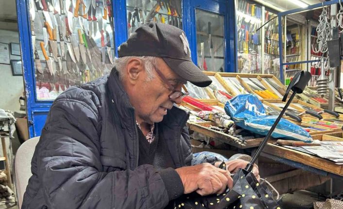 Fırtınalarda kırılan şemsiyeler tamircilerde yoğunluğa sebep oldu