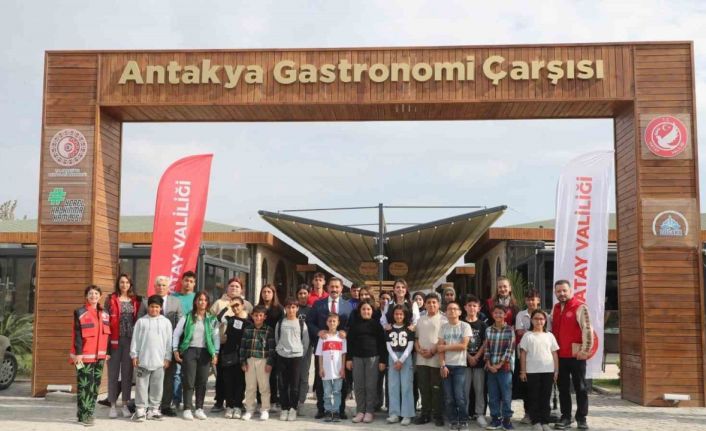 Gastronomi çarşısı ‘Yüreğimizdeki Işık’ projesi kapsamında depremzede çocukları ağırladı