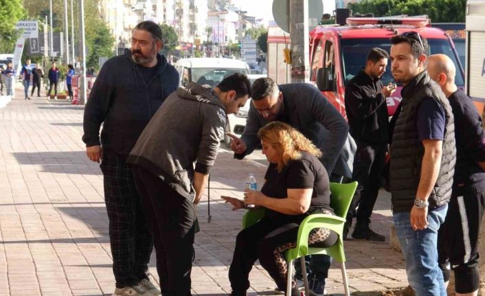 Gaz sıkışması bomba gibi patladı, 2 belediye çalışanı yaralandı