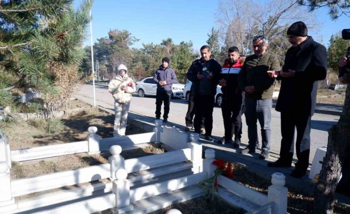 Gazeteci Sebahattin Yılmaz kabri başında anıldı