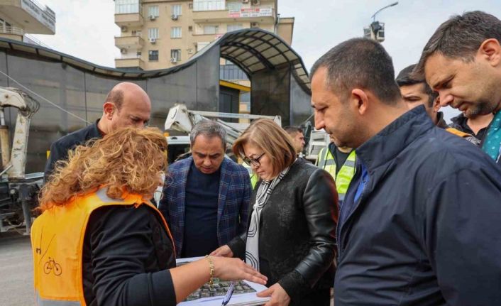 Gaziantep Büyükşehir, Tugay Köprülü Kavşağı’nda şerit arttırma çalışmalarına başladı