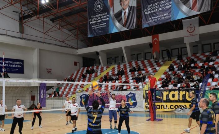 Gebze’de öğretmenler voleybol turnuvasında buluştu