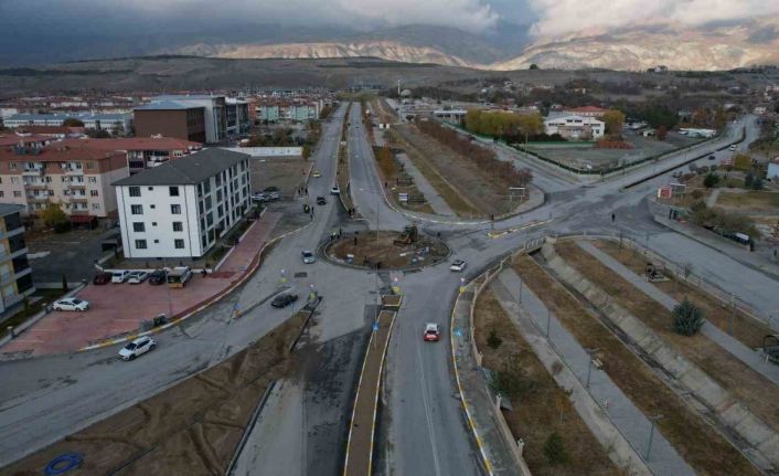 Geçit Yerleşkesi Dönel Kavşağı yapımı çalışmalarında sona gelindi