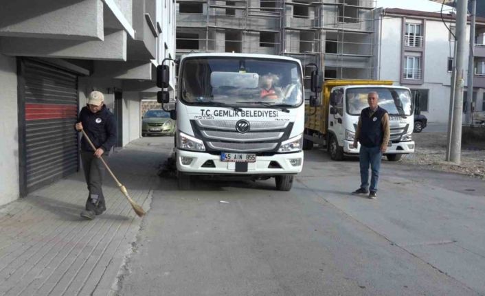 Gemlik’te boş arsalar temizleniyor