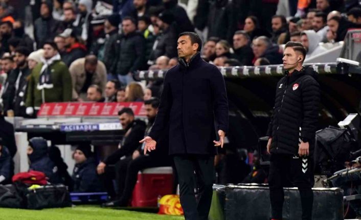 Giovanni van Bronckhorst, yerli oyuncuları tercih etmiyor