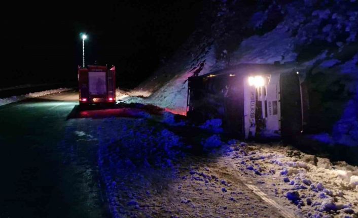 Gizli buzlanma kazayı beraberinde getirdi: 3 yaralı