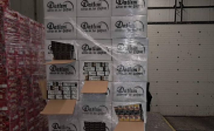 Gofret kutularından sigara çıktı: 26 bin 960 paket sigara yakalandı