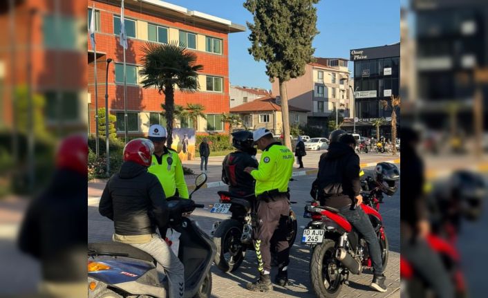 Gönen’de trafik denetimlerinde 432 bin liralık ceza kesildi