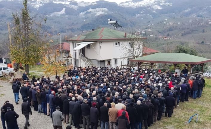 Gurbet yolunda hayatını kaybeden baba ve oğlu son yolculuğuna uğurlandı