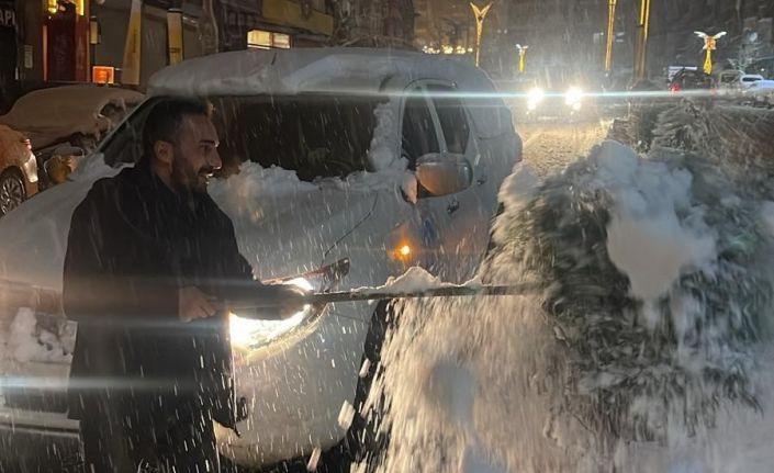 Hakkari Belediyesinin kar timleri görev başında