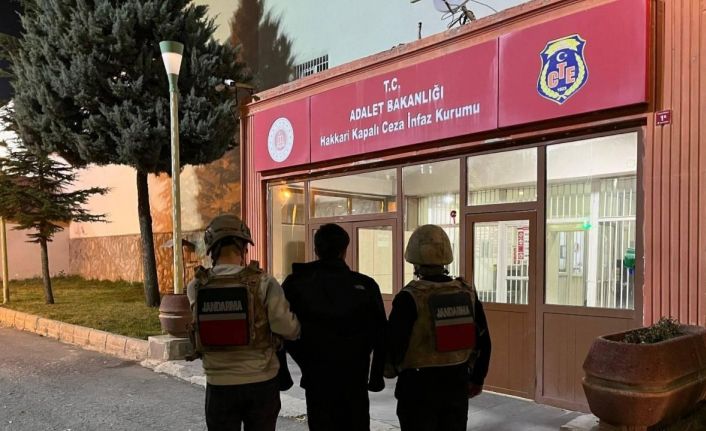 Hakkari’de farklı suçlardan 14 kişi tutuklandı