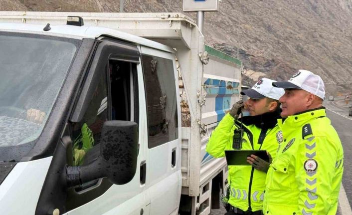 Hakkari’de radarla hız kontrol uygulaması yapıldı