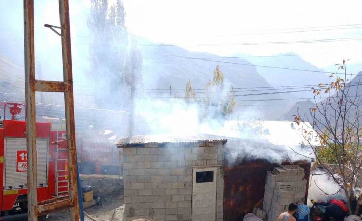 Hakkari’de tandır evi yangını