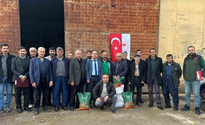 Hakkari’deki çiftçilere tohum desteği yapıldı