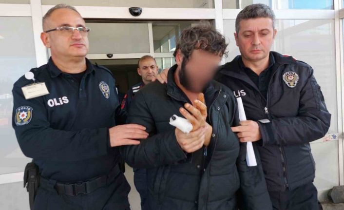 Hastane personelinin dikkati, başkasının kimliğiyle ameliyat olan aranan şahsı yakalattı