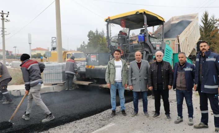 Hastane yolunun asfalt kaplaması yenileniyor