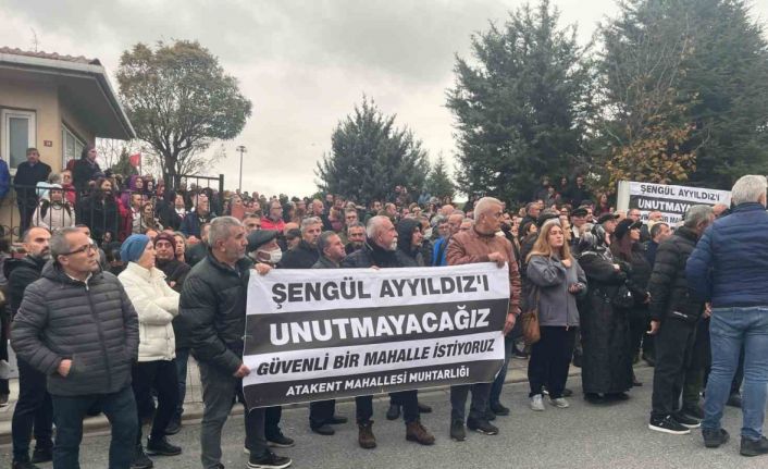 Hemşire Şengül Ayyıldız’ın sevenleri sağlık ocağı önünde basın açıklaması yaptı