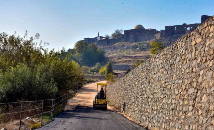 Hevsel Bahçeleri yolu ile Fiskaya merdivenleri yenilendi