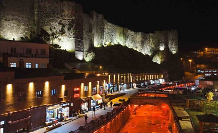 Işıklandırılan Bitlis’te gece güzelliği