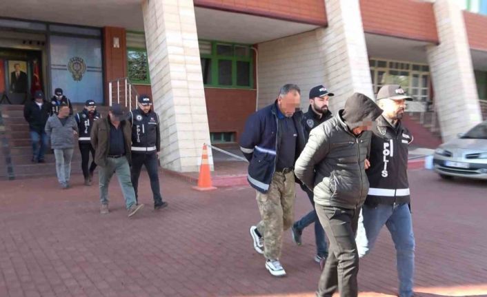 Isparta’da belediyeye ait yeleklerle kaçak kazı yapan şüpheliler tutuklandı