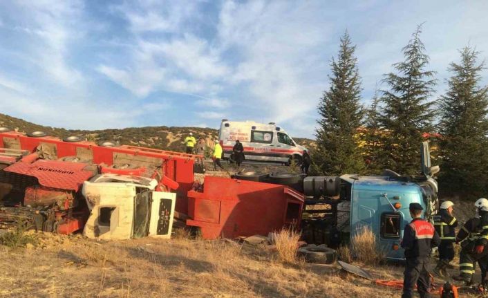 Isparta’da kontrolden çıkan tır devrildi, sürücü hayatını kaybetti