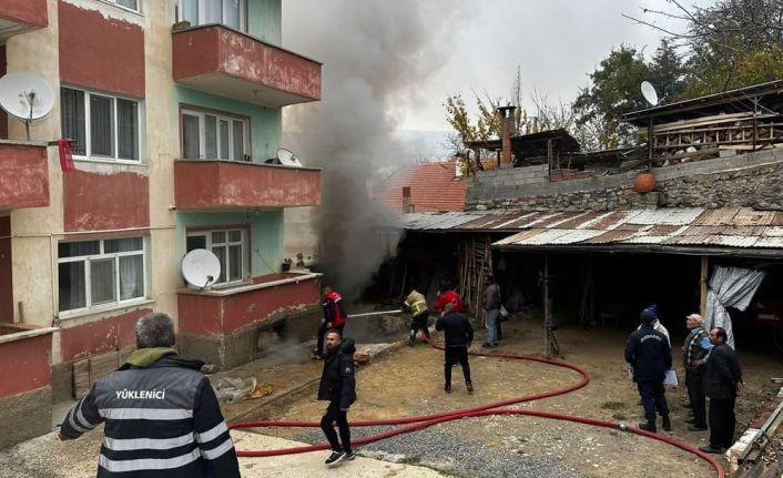 Isparta’da odunlukta çıkan yangın söndürüldü