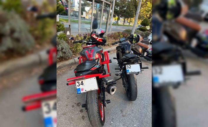 Isparta’da trafiği tehlikeye düşüren 2 motosiklet sürücüsüne ceza yazıldı