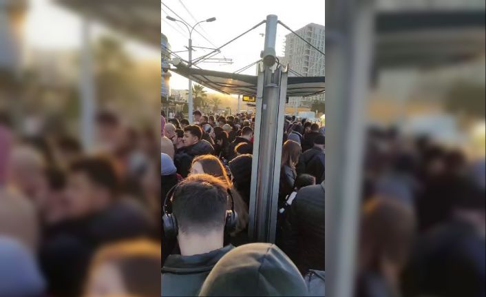 İstanbul’da tramvay seferleri aksadı duraklarda yoğunluk oluştu