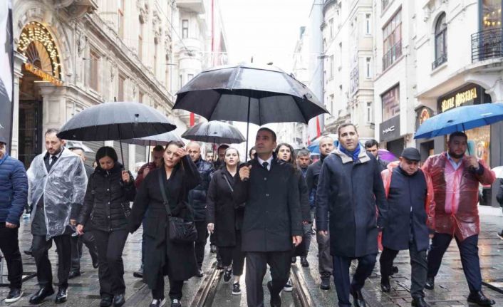 İstiklal Caddesi Atatürk’ün sesi ile yankılandı