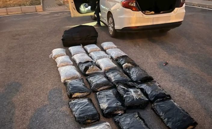 İzmir’de narkotik operasyonları: 32 kilonun üzerinde uyuşturucu ele geçirildi