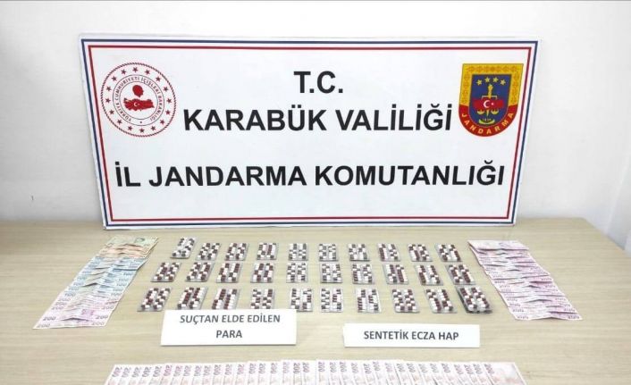 Jandarma 426 adet uyuşturucu hap ele geçirdi