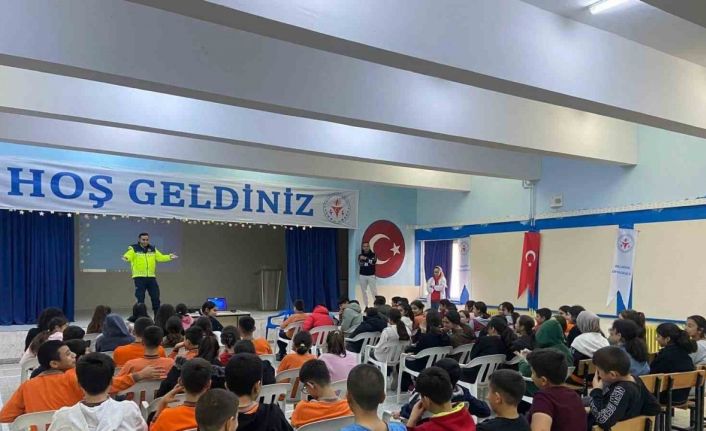 Jandarma ekipleri bilgilendirme çalışmalarını sürdürüyor