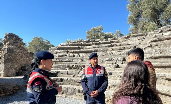 Jandarma ekipleri vatandaşları bilgilendirdi