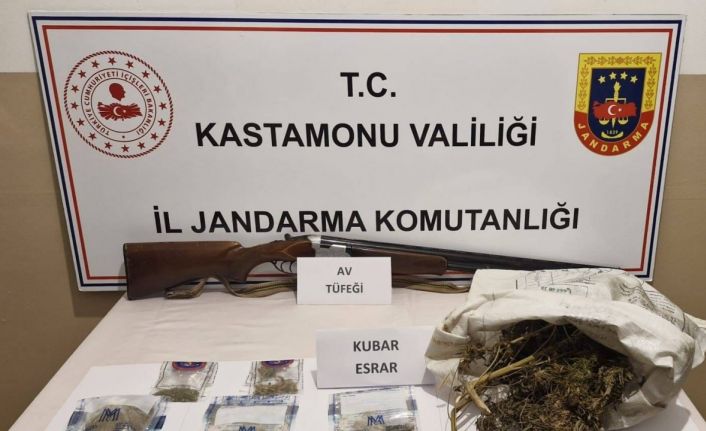 Jandarma ekiplerinden uyuşturucu operasyonu: 3 kişi tutuklandı