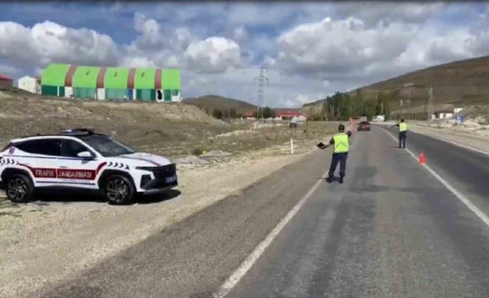 Jandarma Erzurum’da 35 bin 180 aracı kontrol etti