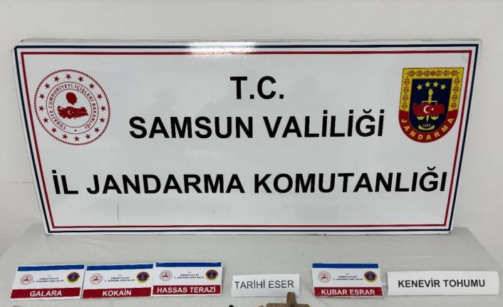 Jandarma tarihi eser ve uyuşturucu ele geçirdi