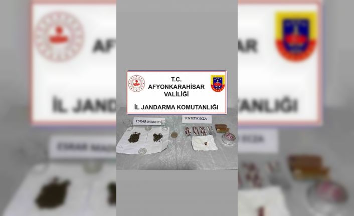 Jandarma uyuşturucu ile yakalanan 4 şüpheliyi gözaltına aldı