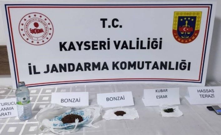 Jandarma’dan uyuşturucu operasyonu: 3 Gözaltı